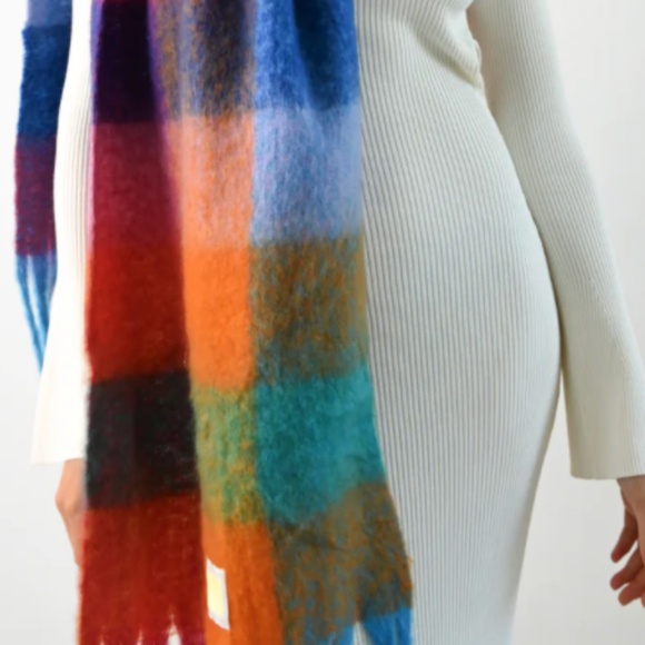 Yllw the Label Oversized Blanket Scarf - Picture 2 of 2